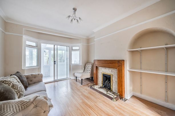 Tamworth Lane, Mitcham, CR4 - Photo 1