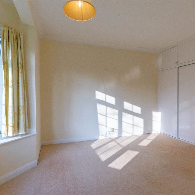 2 Bedroom Flat / Apartment - Firgrove Court, Farnham - Photo 1