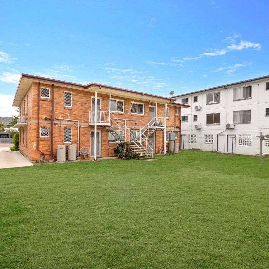 Convenient living close to shops & transport - Photo 1