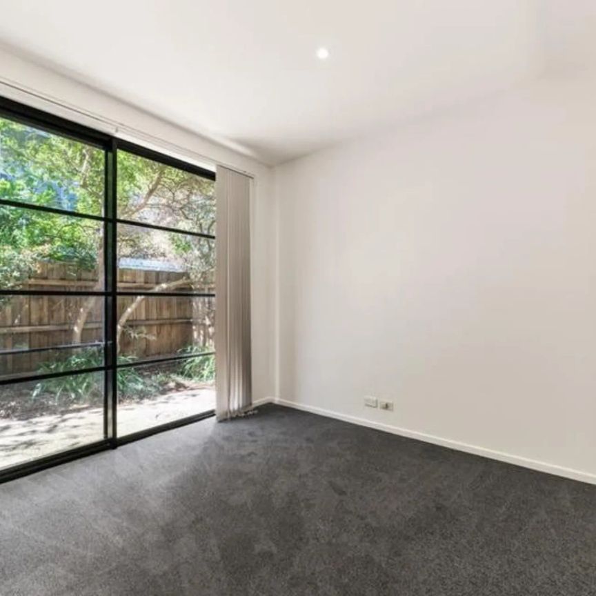 31 Tiuna Grove, Elwood. - Photo 1