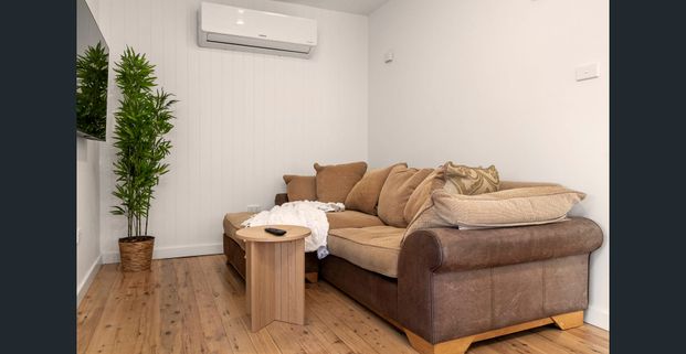 Fully renovated & furnished with air conditioning, 2 min walk from university - Photo 1