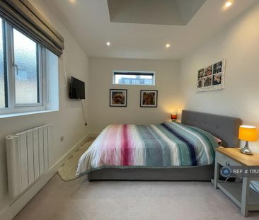 2 bedroom end of terrace house to rent - Photo 5