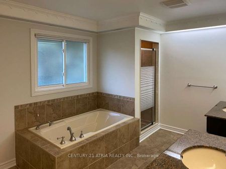 For Lease - 210 Centre Street, Richmond Hill, Ontario - Photo 2