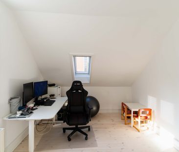 Moderne halvt dobbelthus med solrig have i hjertet af Valby - Photo 4