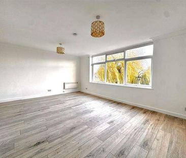 Willow Way, Farnham, Surrey, Surrey, GU9 - Photo 2