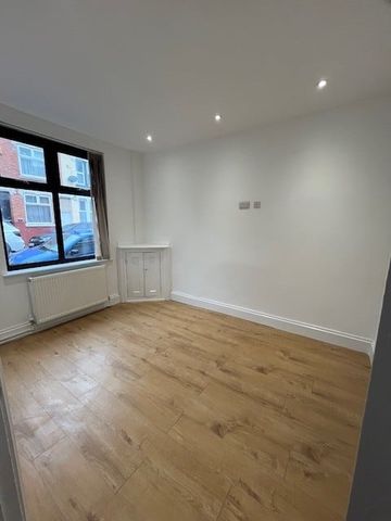 3 Bed Terraced House, Asfordby St, LE5 - Photo 3