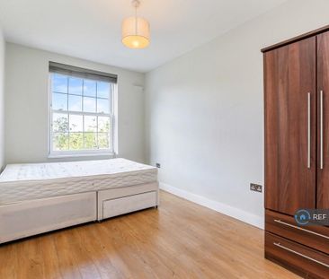 4 bedroom flat to rent - Photo 3