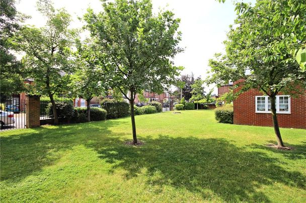 Kingsway, Woking - 2 bedrooms Property for lettings - Seymours - Photo 1