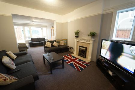 6 bedroom house to rent - Photo 2