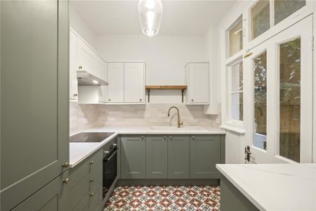 4 bedroom detached house to rent - Photo 2