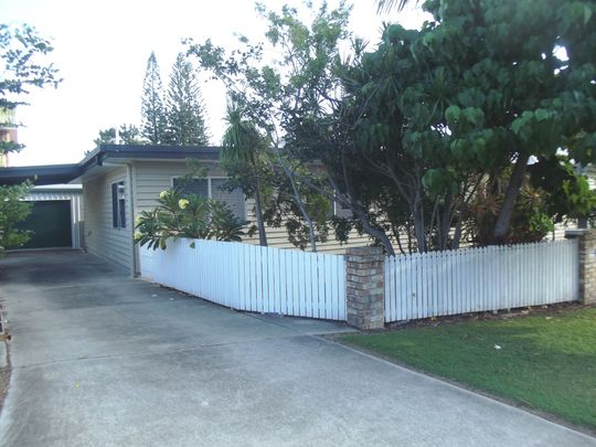 Scarborough 5 Bedroom Home -18 Month Lease - 6 Months at $750 Then 12 Months at $800! - Photo 1
