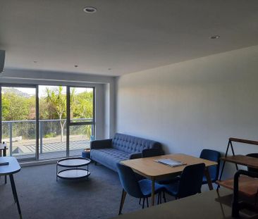 City fringe, 3 bedrooms 2 baths Fully furnished - Photo 4