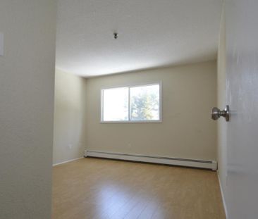 67 & 141 Harlington Crescent - Photo 5