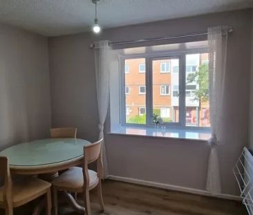 2 bedrooms 1 bathroom - Photo 1