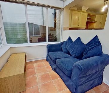 4 bedroom semi-detached house to rent - Photo 3