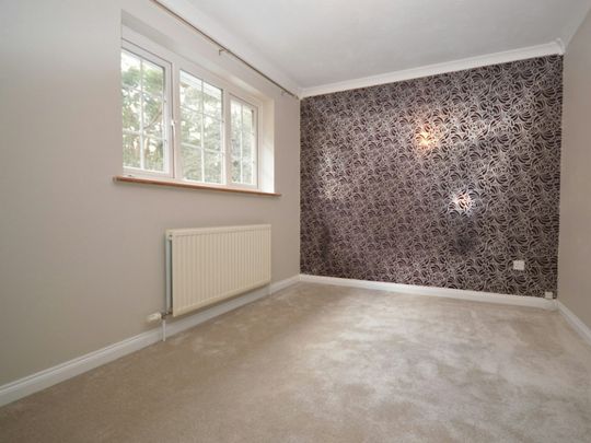 Terraced House to rent on - Photo 1