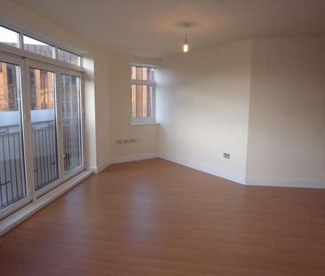 Goldsworth Road, Woking, Surrey, GU21 6JY - Photo 2