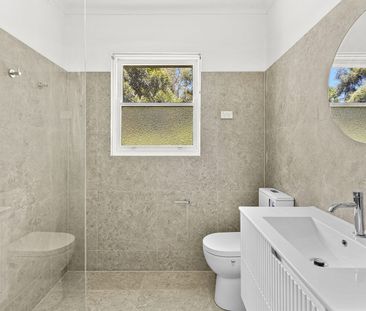 Spacious & Light-Filled Family Home in Leafy Keiraville Location - Photo 3