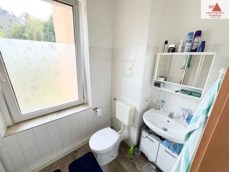 Renovierte 2-Raum-Wohnung mit Einbauküche - zentral in Ehrenfriedersdorf! - Photo 4