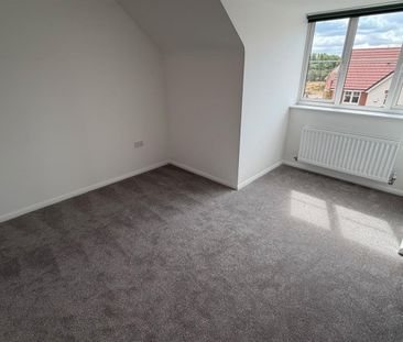 4 BED House To rent - Photo 2