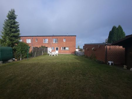 Halfopen gezinswoning in rustige wijk - Photo 3