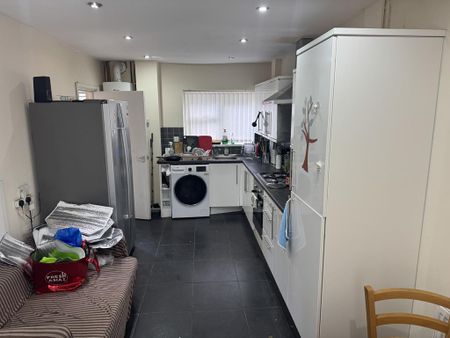 5 bedroom terraced house to rent - Photo 4