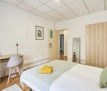 Room in a shared 7-bedroom apartment for rent in Lisbon, all bills ... - Photo 6