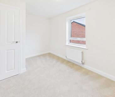 Laurie Close, Yate, Bristol - Photo 3