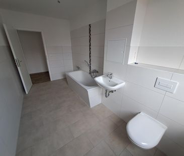 Erstbezug nach Sanierung! GerÃ¤umige 3-Raum Wohnung in Bitterfelder... - Photo 5