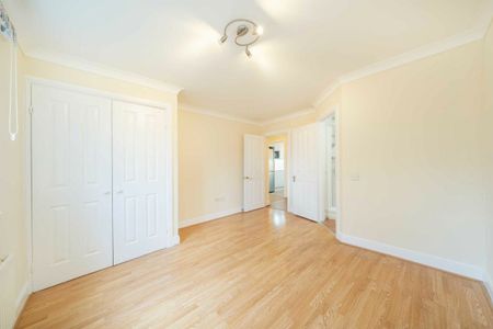 Coverdale Road, NW2, London - Photo 3