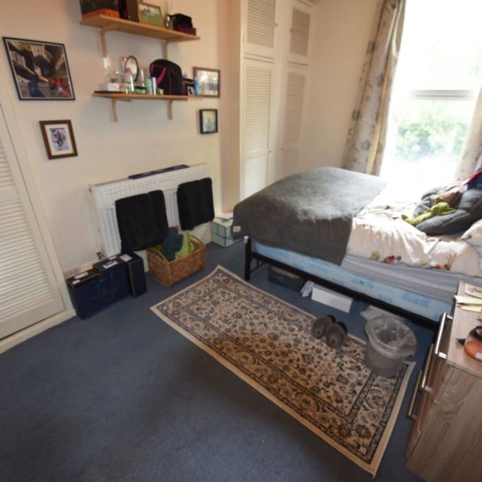 1 bedroom Flat in Victoria Road, Leeds - Photo 1