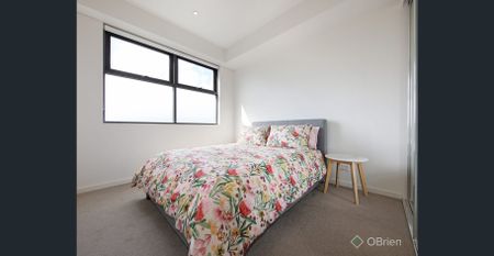 Chic & Sleek Lifestyle Living - Photo 2