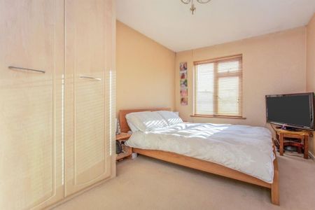 3 Bed Terraced House, Tyrell Close, HA1 - Photo 4