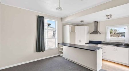 Best Street, Best Shops, Best School - Photo 5