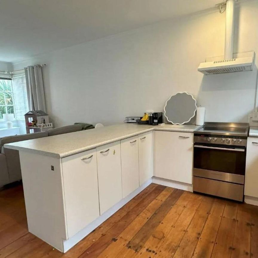 Charming 2 bed unit - Photo 1