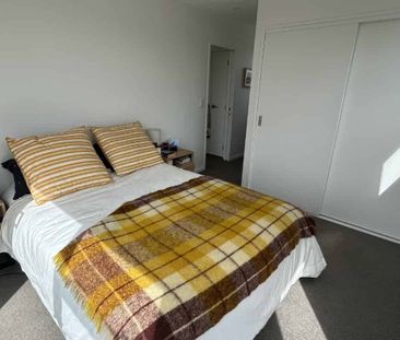 Award-Winning New Townhouse -3 bedroom 2 bathroom - Photo 1