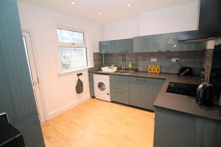2 bedroom terraced house to rent - Photo 4