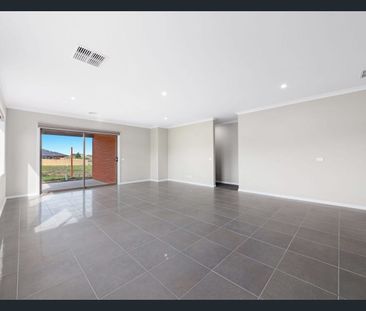 Modern Beauty – Huge Family Home - Photo 3