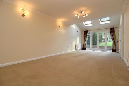 4 bedroom detached house to rent - Photo 2