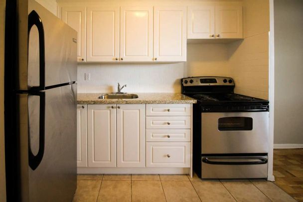 165 & 195 Barrington Ave — Jr. 1 Bedroom - Photo 1