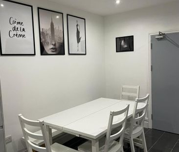 6 bedroom terraced house to rent - Photo 2