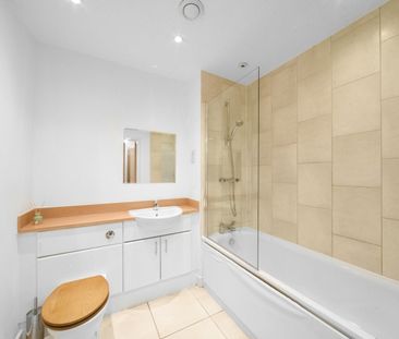 1 Bed Flat, Estuary House, E16 - Photo 2