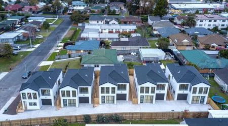 Beautiful 4-Bedroom Home in Papakura - Photo 3