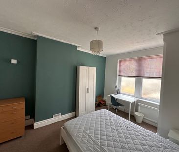 4 bedroom house - Photo 1