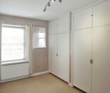 Flat to rent on - Photo 2