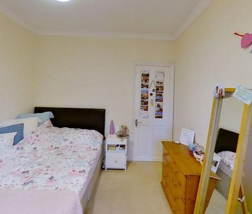 4 bedroom semi-detached house to rent - Photo 4