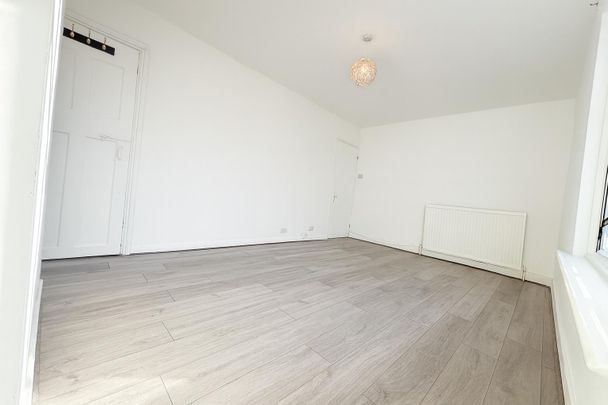 2 Bedroom Flat To Let - HP11 - Photo 1