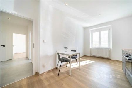 Moderní 2+1 po rekonstrukci, 2 minuty od metra Palmovka - Фото 2