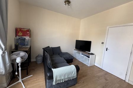 Garratt Lane - Photo 3