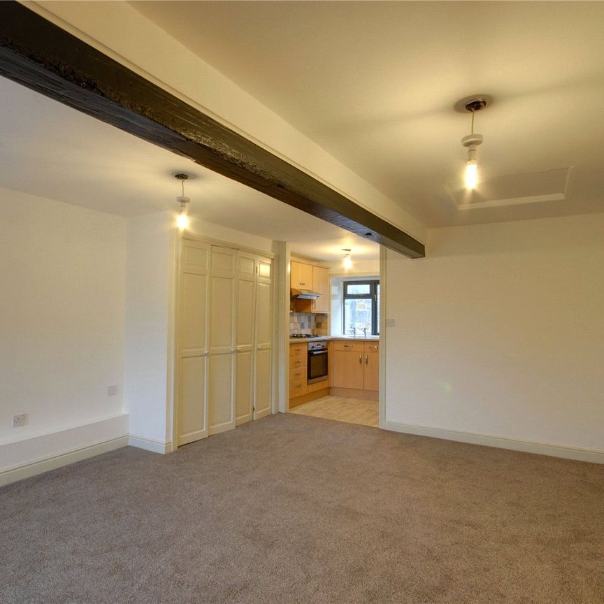 Flat 2 Ryder Court, 10 Market Place, Masham, HG4 4EB - Photo 1
